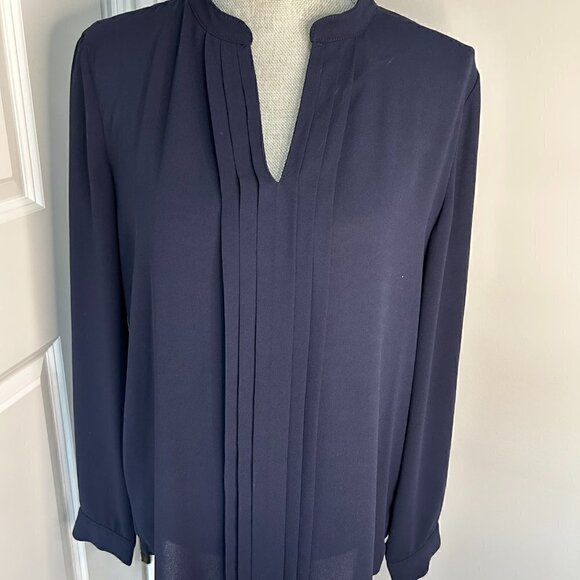41 Hawthorn Breyson Pleated Tab-Sleeve Blouse  Navy Blue NWOT Size M - Picture 2 of 3